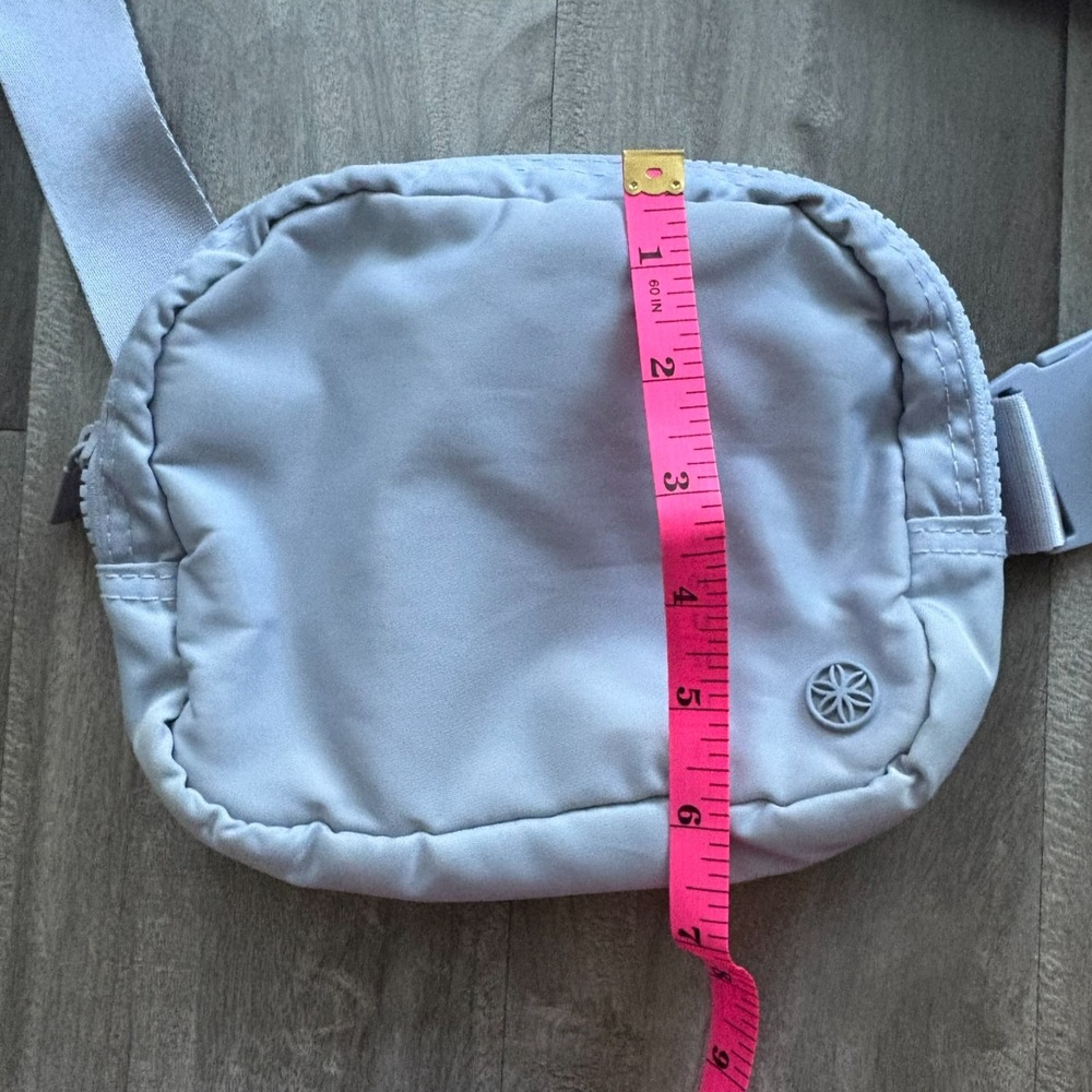 Lavender‎ Belt Bag Gaiam  Zip Pouch with Logo & Compartments - Picture 10 of 10